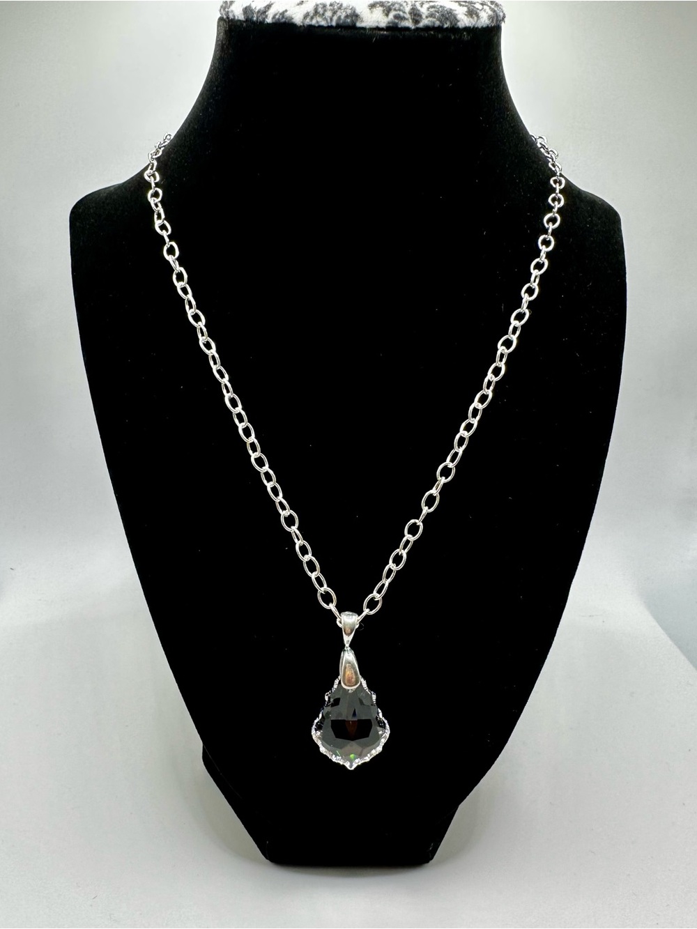 Silvertone Women’s  Black Crystal Pendant Necklace  Women Casual Fashion Jewelry